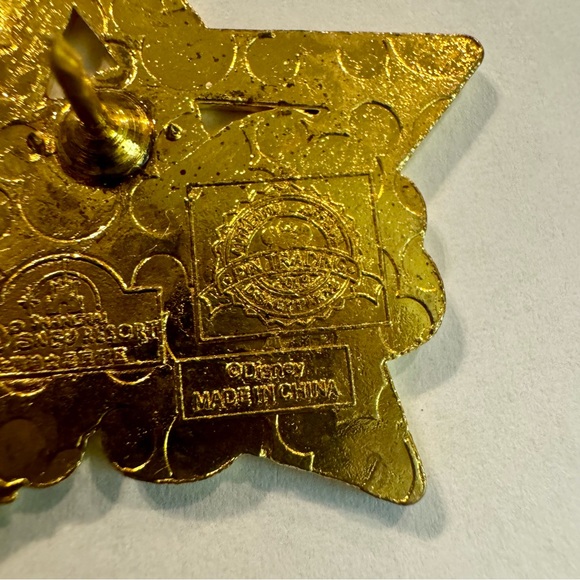 Pluto in green star- Shanghai Disney Resort pin. 43166 - - Picture 6 of 9